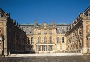 Der Louis XIII Hof oder der Marmorkhof, umgestaltet von Louis Le Vau (1612-70), ca. 1630